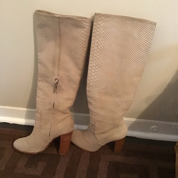 Micheal Kors Serpent Embossed Beige Suede / Leather High Heel Boots Size 7 1/2 - Picture 6 of 7